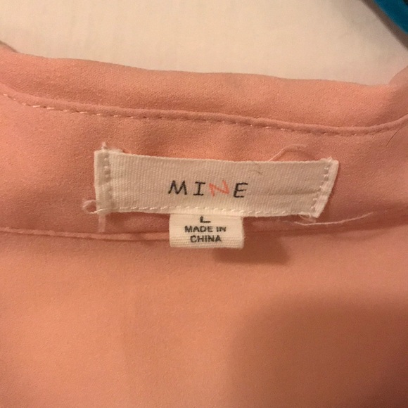 Peep-hole back Button up Blouse - Picture 3 of 5